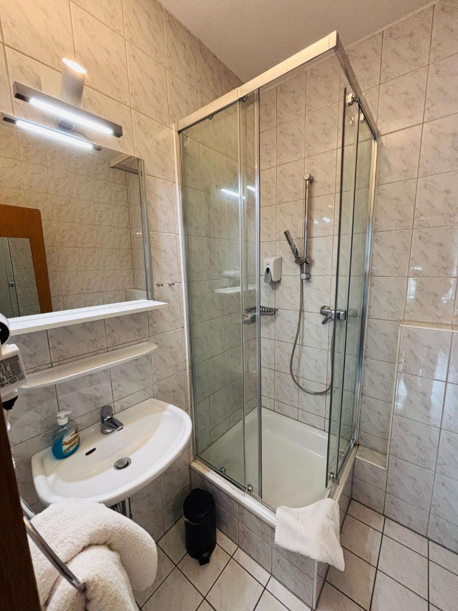 Bed and breakfast Bff Airport Messe Schlaf -